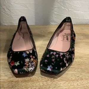 Anthropologie Bisue Ballerinas. Velvet Floral 7.5